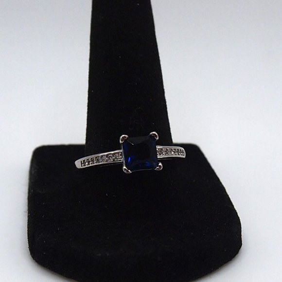 Brilliant Sapphire Blue Princess Cut 1.00ctw Bridal Ring .925 Sterling Silver - Picture 2 of 10